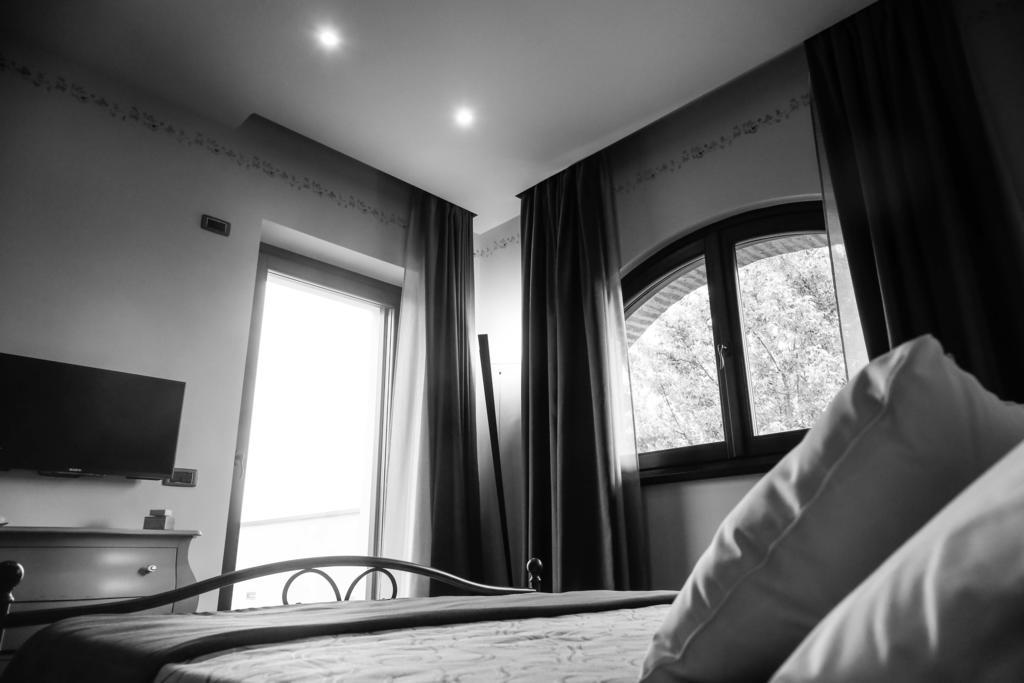 Bed and Breakfast Cascina Cortine Guarene Habitación foto