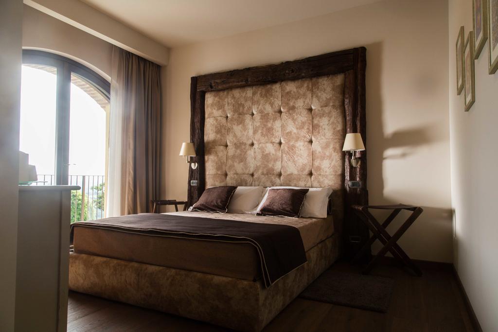 Bed and Breakfast Cascina Cortine Guarene Habitación foto