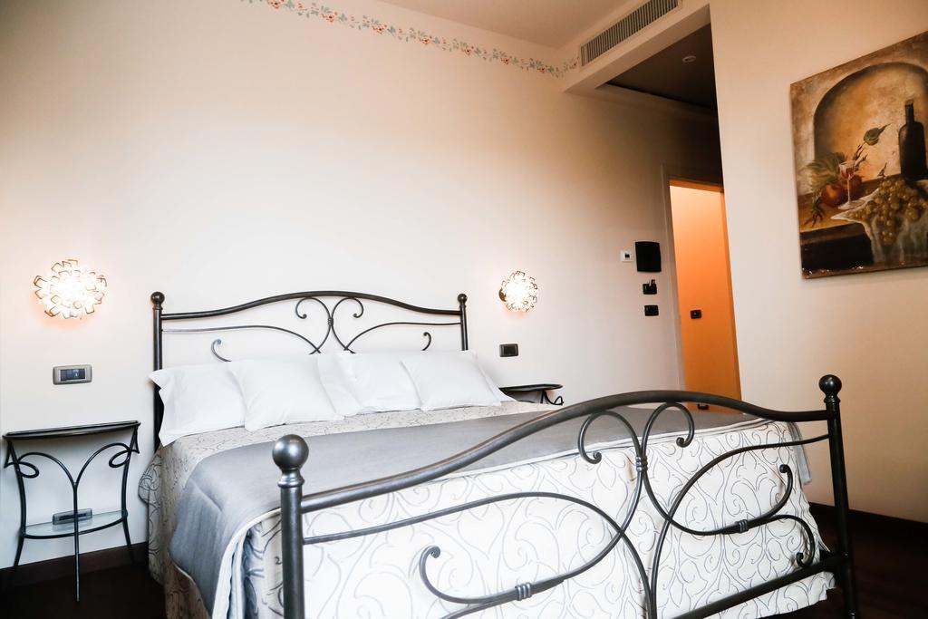 Bed and Breakfast Cascina Cortine Guarene Habitación foto